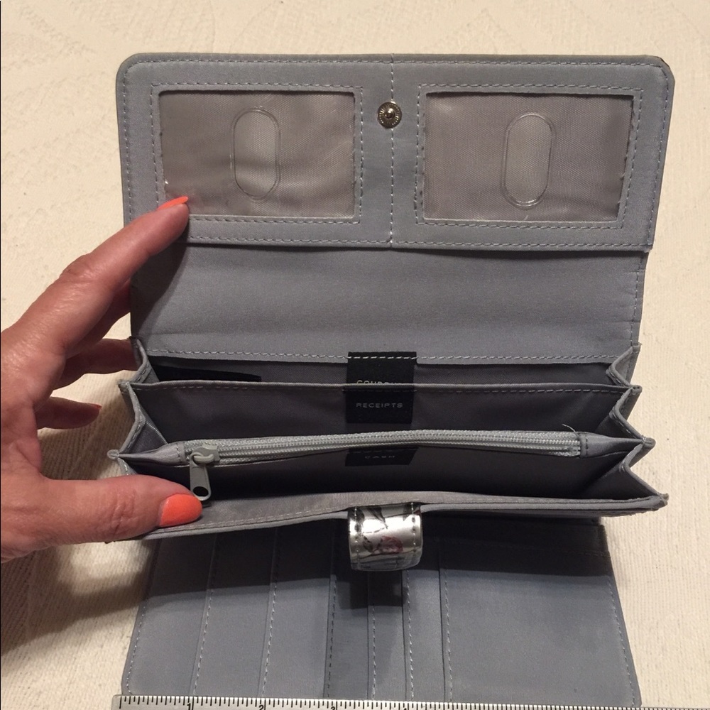 Wallet/Clutch - Picture 2 of 6